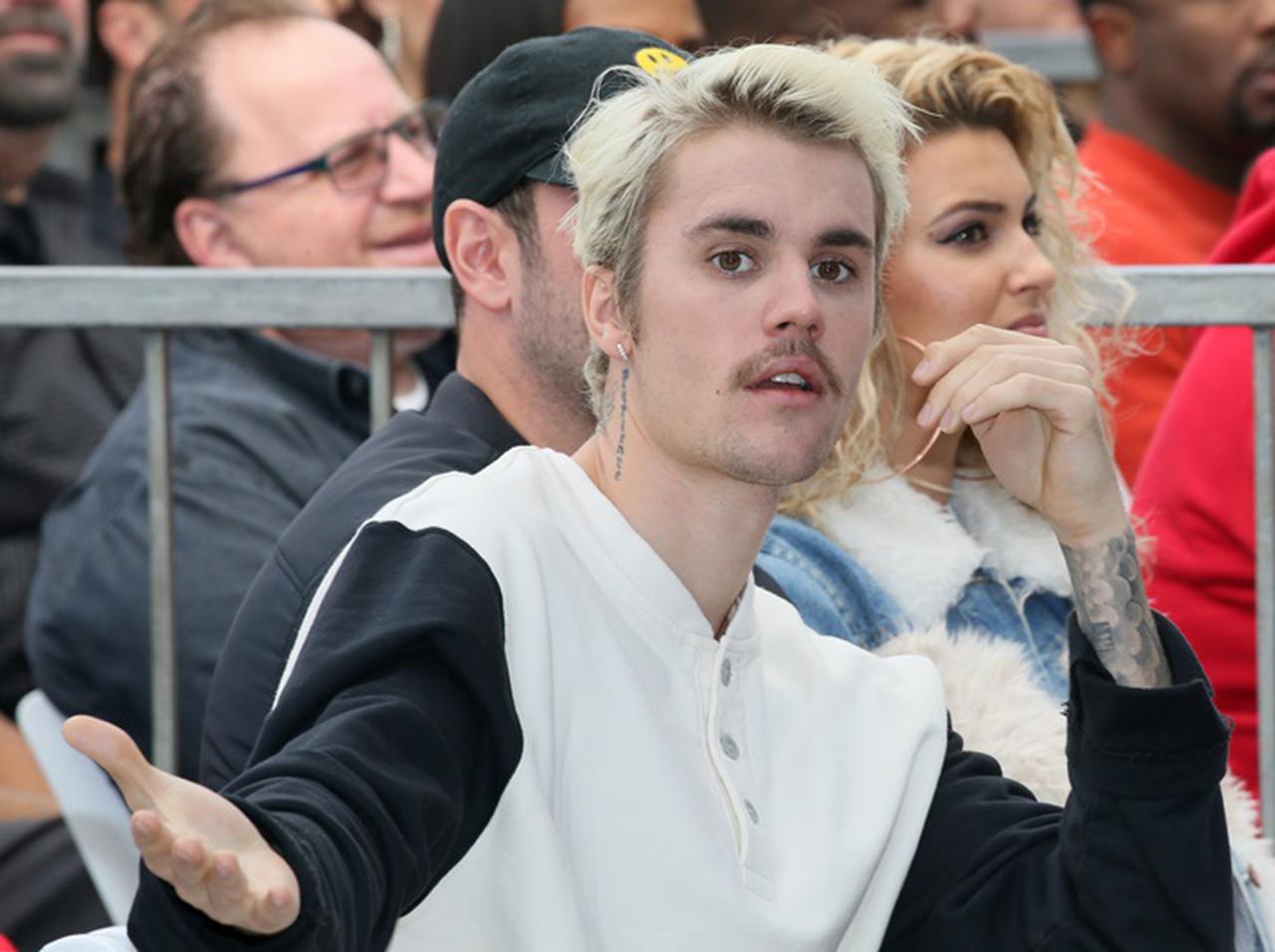 ジャスティン・ビーバー、妻の元彼ショーン・メンデスと顔を合わせるも“気まずい空気”漂う