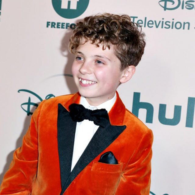 12歳ローマン・グリフィン・デイヴィスの衣装が『キングスマン』そっくり！【ゴールデン・グローブ】