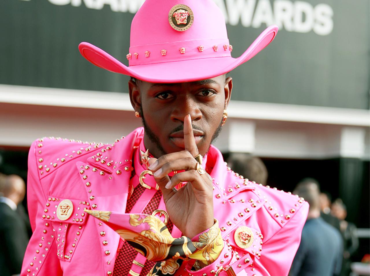 リル・ナズ・X、全身ピンクの衣装を批判した反同性愛者への返しが「とことん俺流」