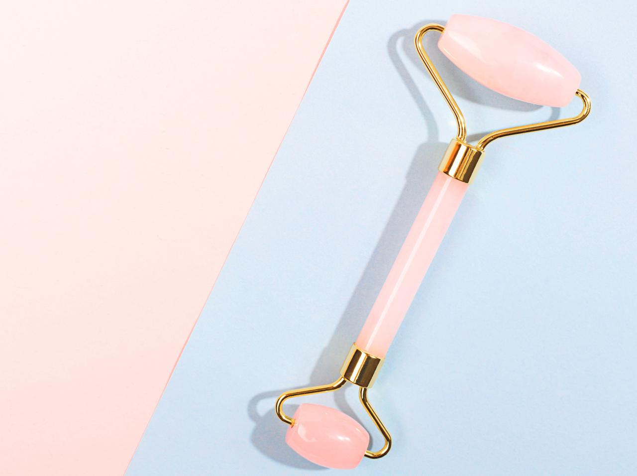 セレブに人気の美容ツール「ジェイドローラー」、知っておきたいNGな使い方