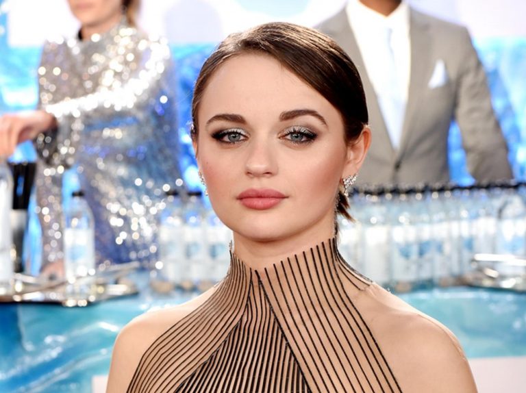 ゴールデン・グローブ受賞の女優がトロフィーで後輩女優を強打、顔面あざの写真を本人が公開