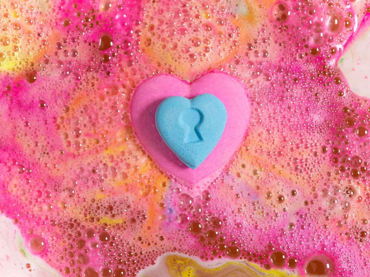 LUSHから、ちょっぴりセクシーなバレンタイン限定アイテム登場