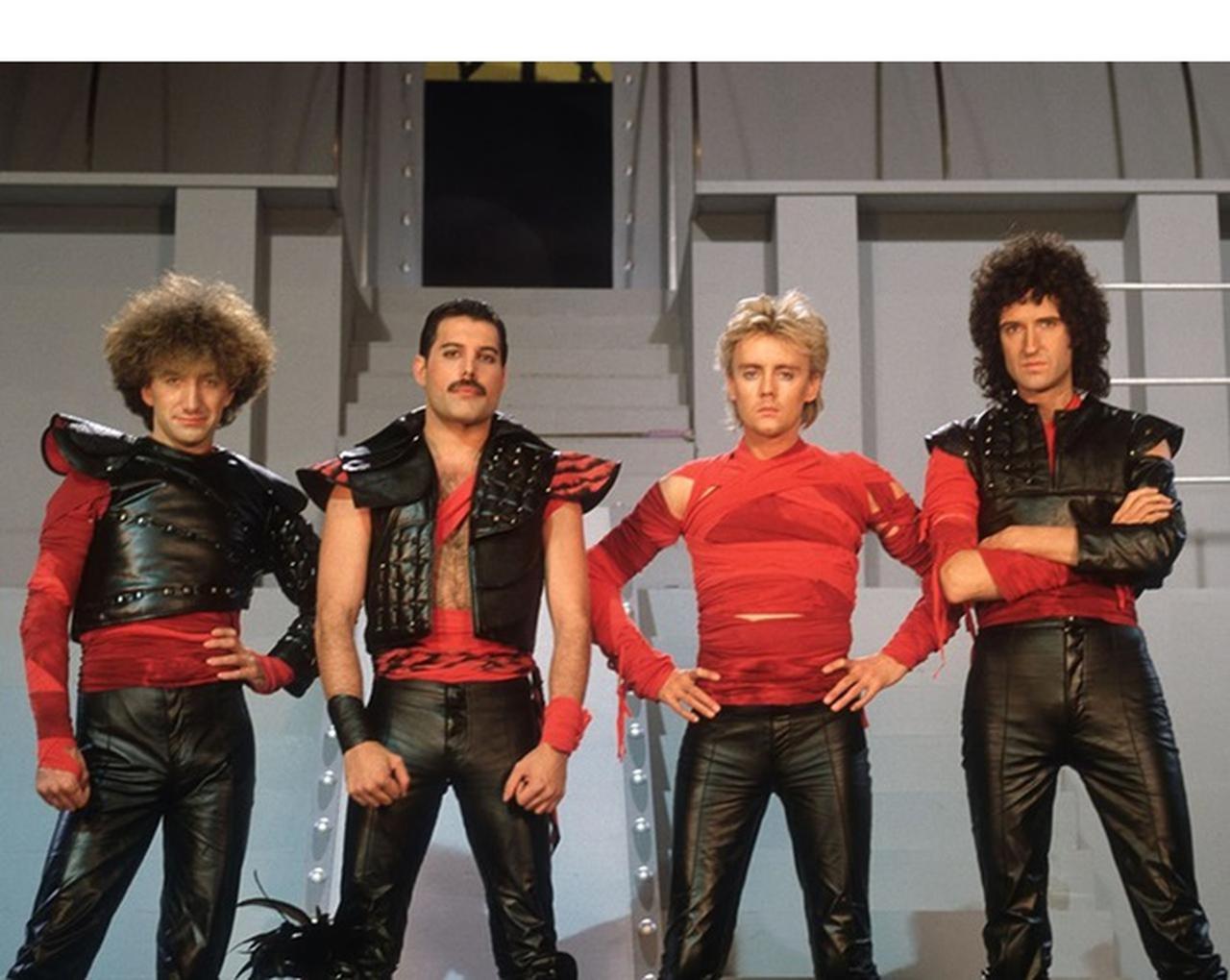 クイーン、来日中にイギリスで史上初の快挙を成し遂げる