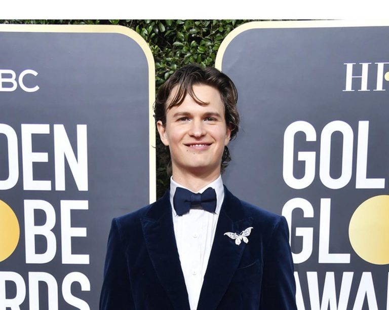 アンセル・エルゴート、目頭にラメ！デカ目テクを駆使する【ゴールデン・グローブ2020】