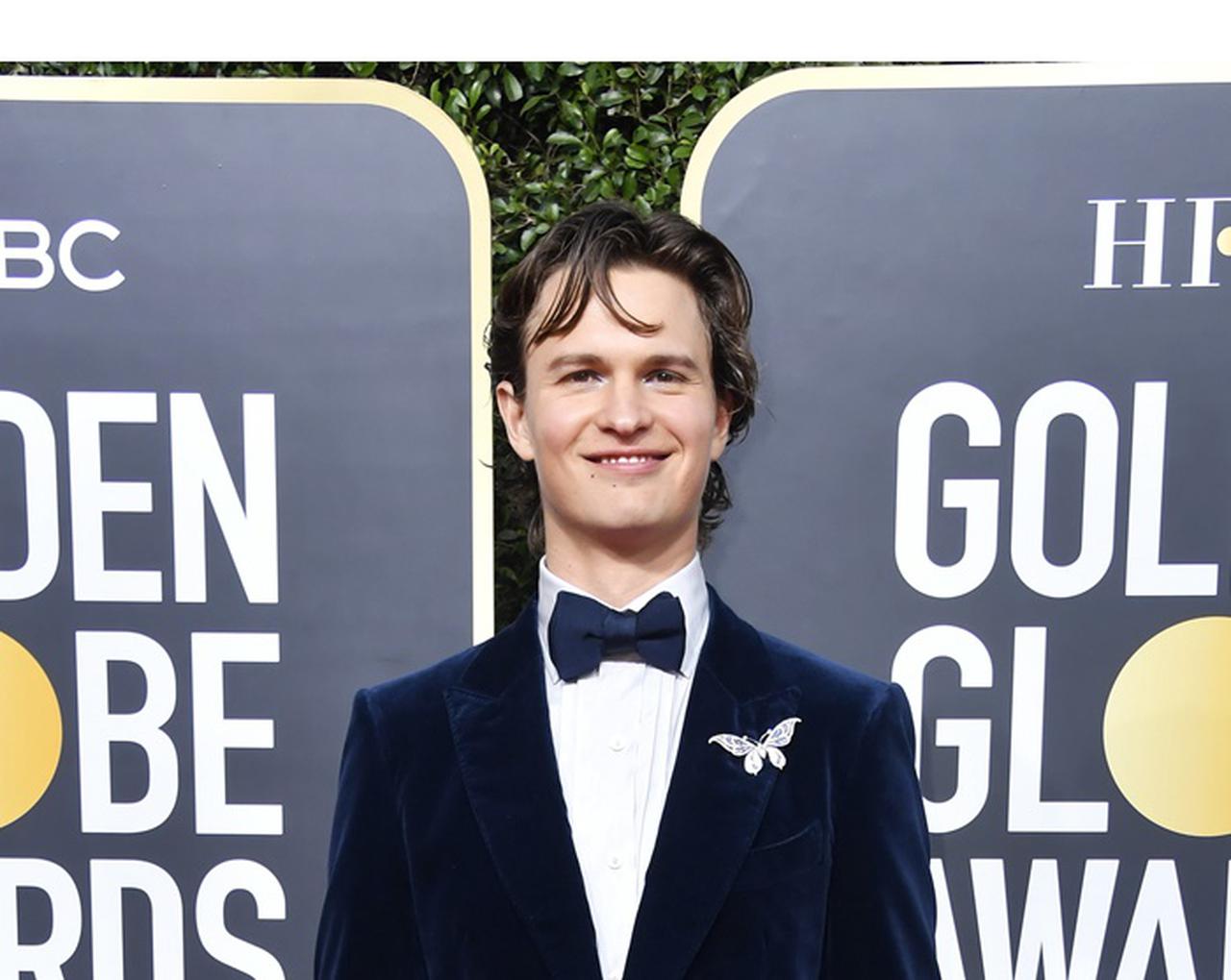 アンセル・エルゴート、目頭にラメ！デカ目テクを駆使する【ゴールデン・グローブ2020】