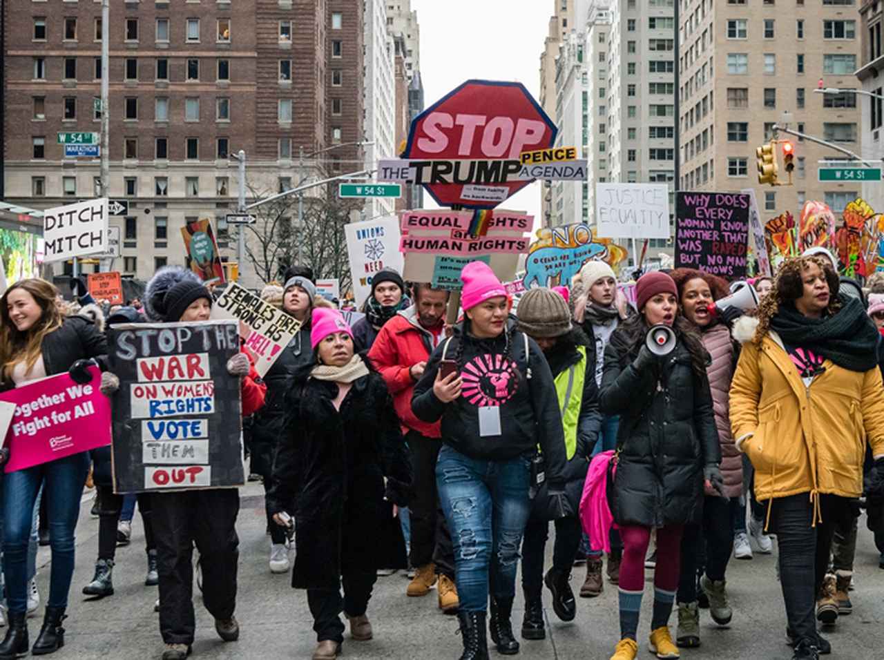 2020年度ウィメンズマーチが全米各地で開催、会場で見られたプラカードを特集