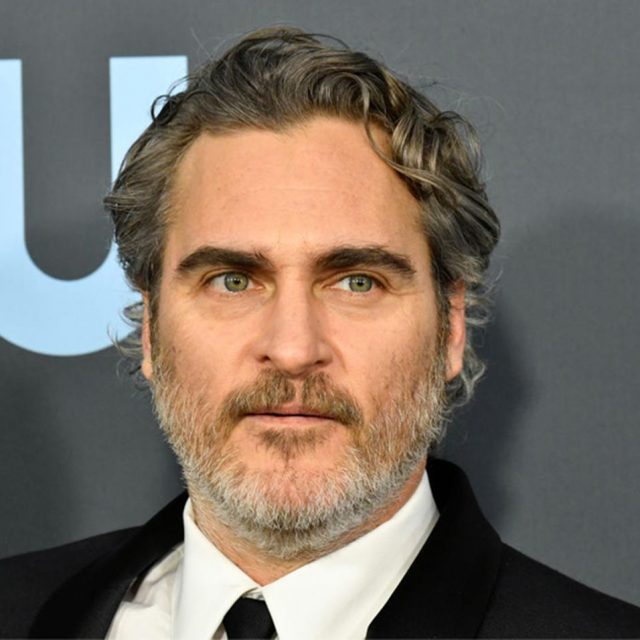 ホアキン・フェニックスの「口元」を嘲笑した大物司会者が大炎上