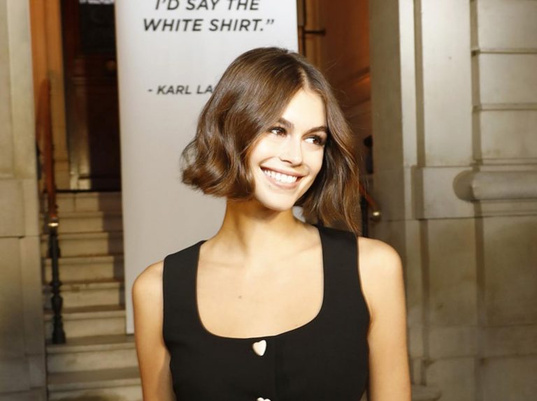 18歳のスーパーモデル、カイア・ガーバーが「匂わせ投稿」で世間を翻弄