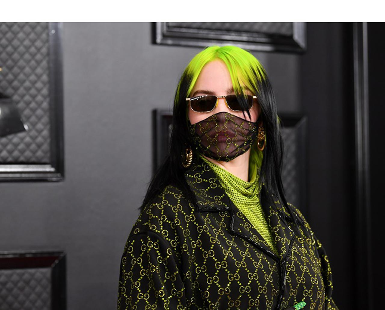 ビリー・アイリッシュ、頭からつま先までグッチまみれ【グラミー賞2020】