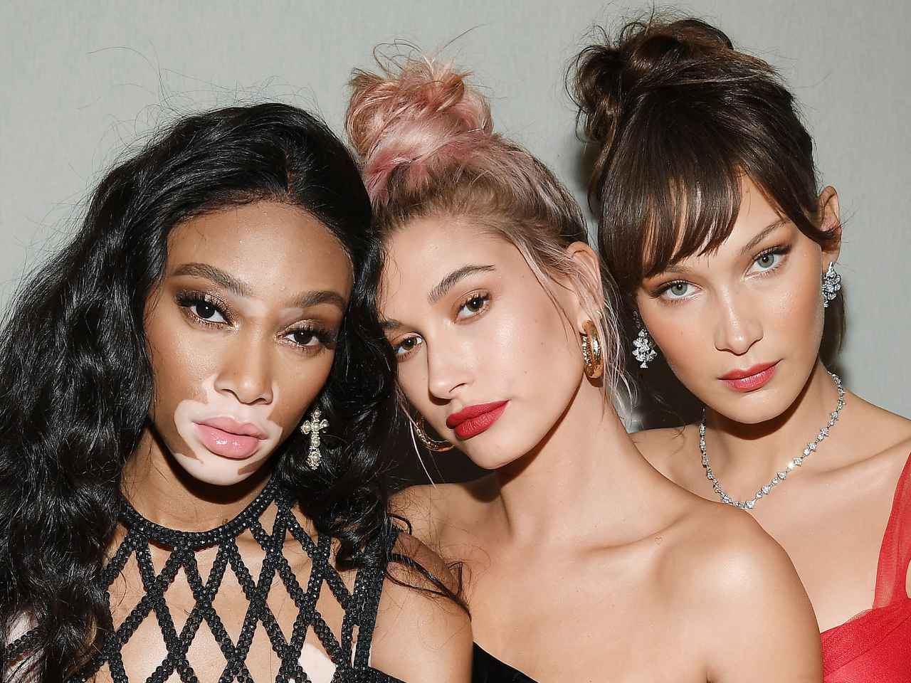 カメラ映り最強!“毛穴が消える”ファンデーションの塗り方