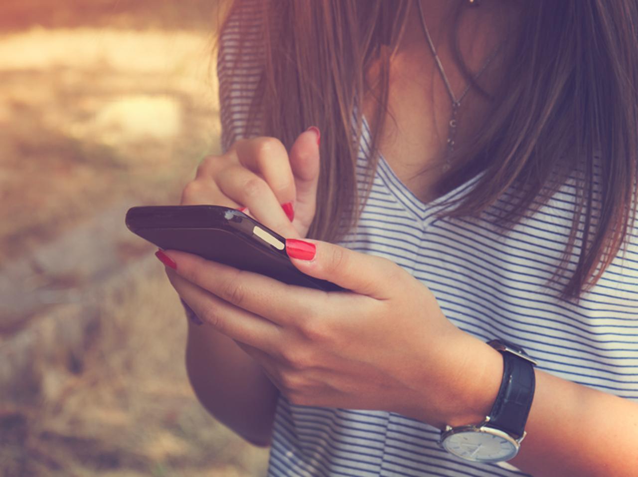 亡き父に毎日メールを送り続けた女性、4年後に届いた驚くべき「返信」に鳥肌