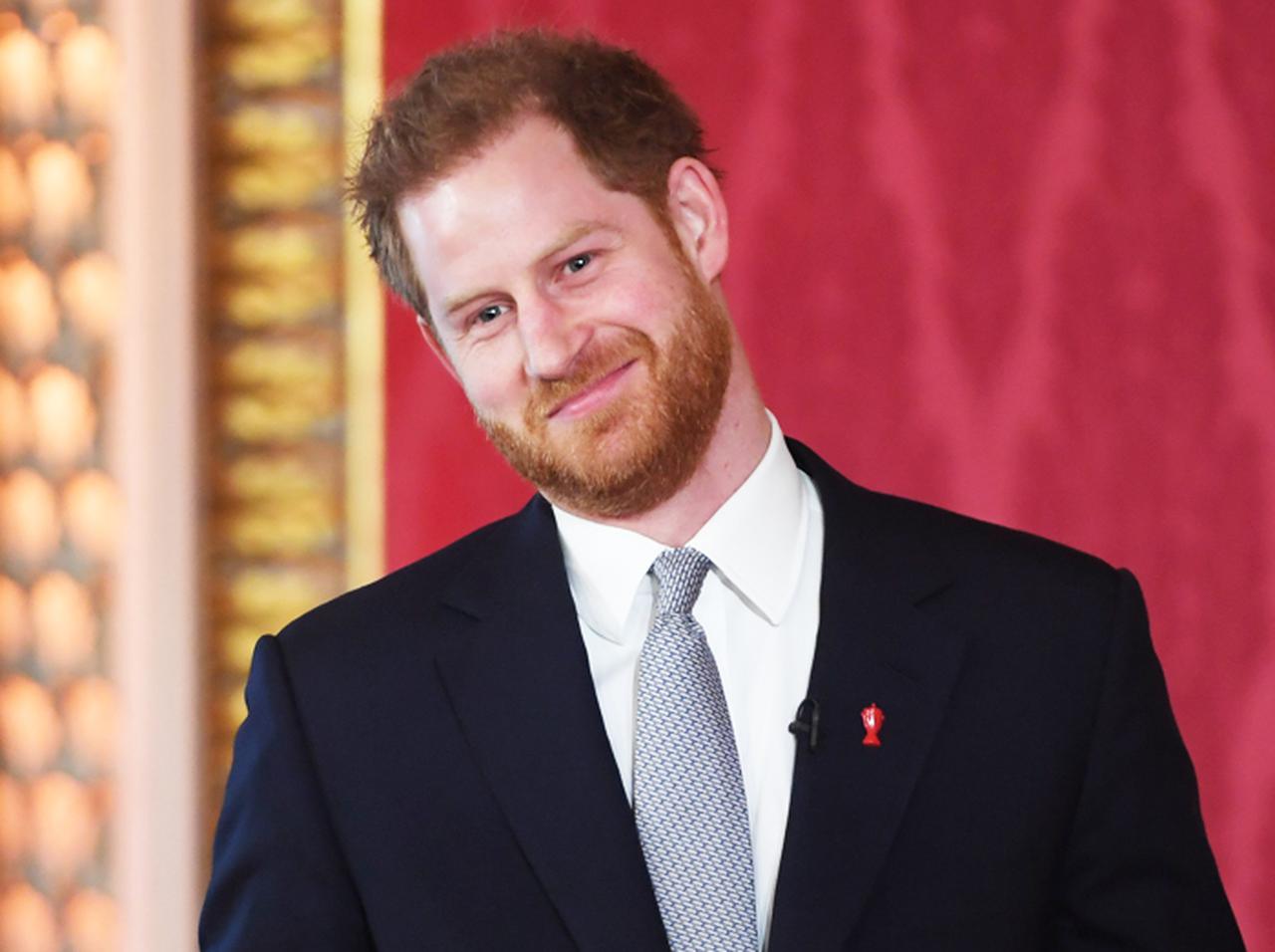 王室離脱のヘンリー王子、スーパーでの買い物風景が「一般人さながら」