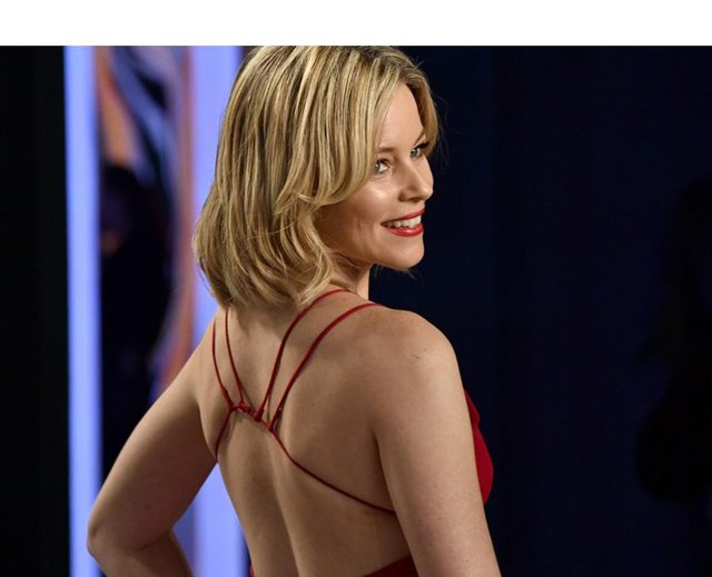 エリザベス・バンクス、アカデミー賞のアフターパーティーで16年前に着たドレスを着用