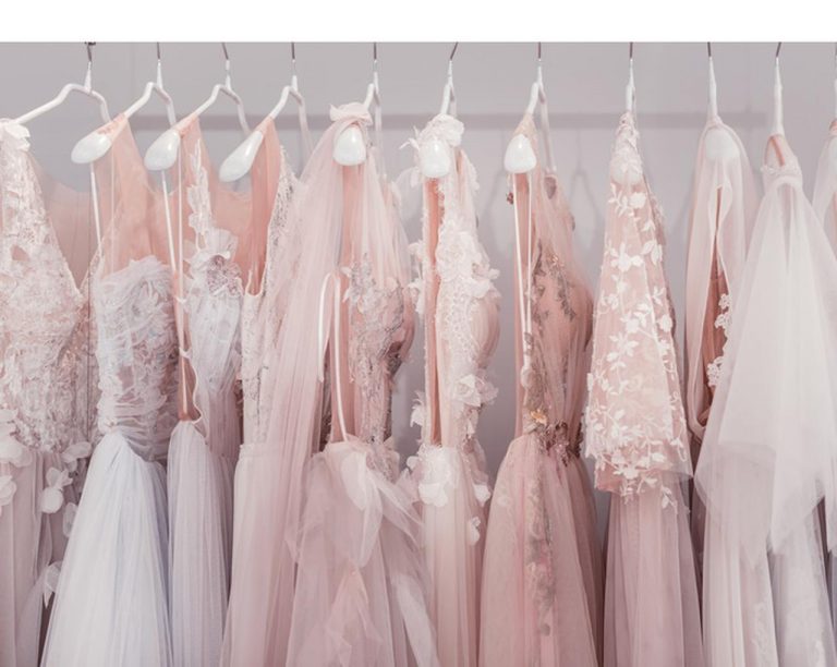 9,000円のドレスを買った女性に悲劇!胸が丸見えになる大惨事