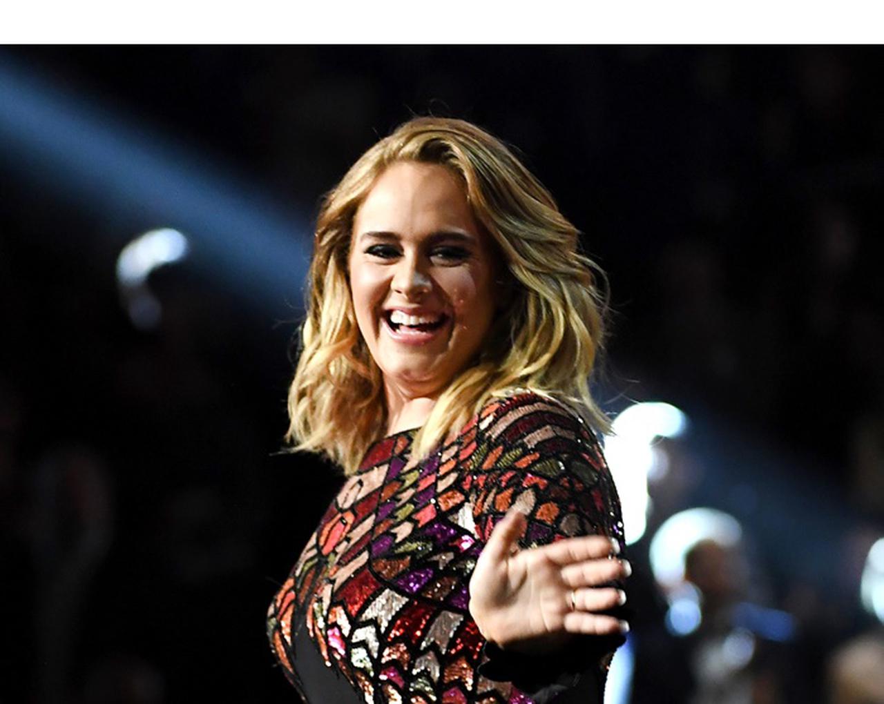 アデル、友人の結婚パーティーで“重大発表”をする