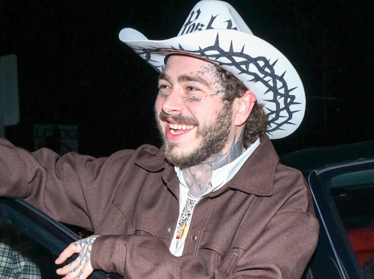 ポスト・マローン、ファンサービスで母親世代の女性と「濃厚キス」