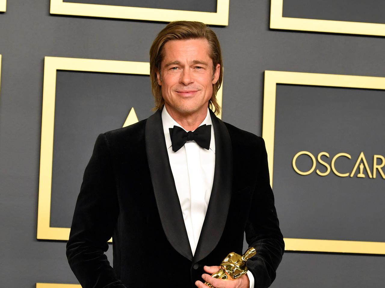 ブラッド・ピット、アカデミー賞受賞でレオナルド・ディカプリオとハグ!スピーチでブラピ節ふたたび