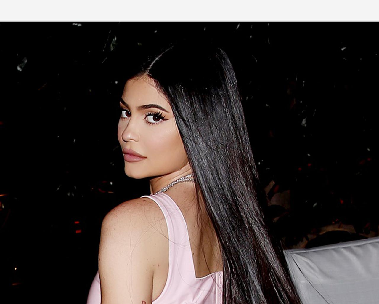 カイリー・ジェンナー、ラスベガスに設置した自動販売機に入れたものとは?