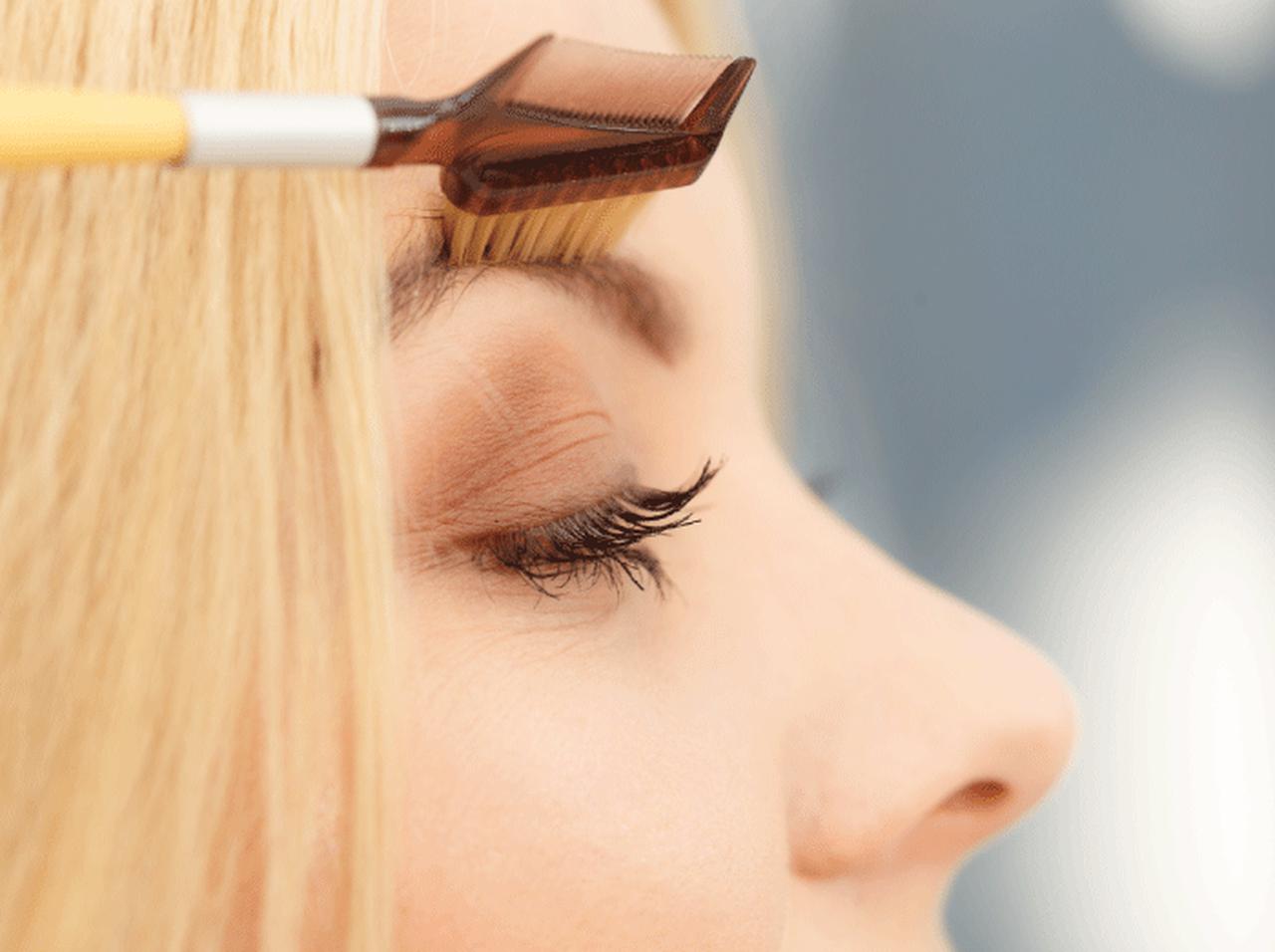 眉を濃くしすぎず、いいバランスで太眉にするメイクの裏技