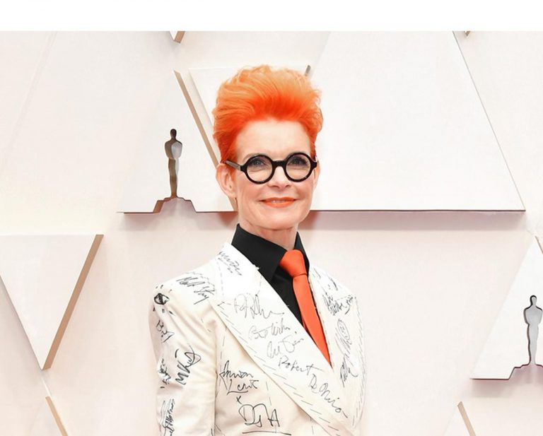 英デザイナー、セレブたちのサインを集めたスーツでアカデミー賞授賞式に出席した理由