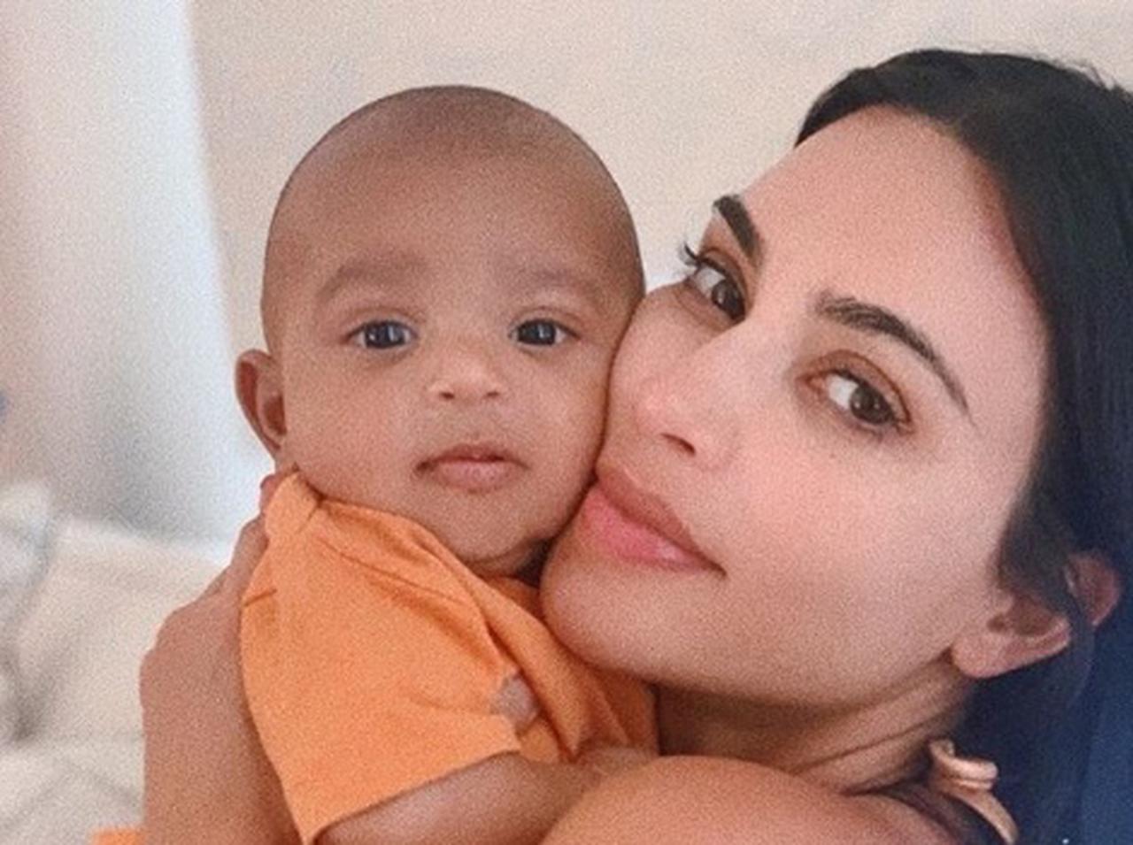 キム・カーダシアン、「予言」によって息子は“あの人の生まれ変わり”だと信じている