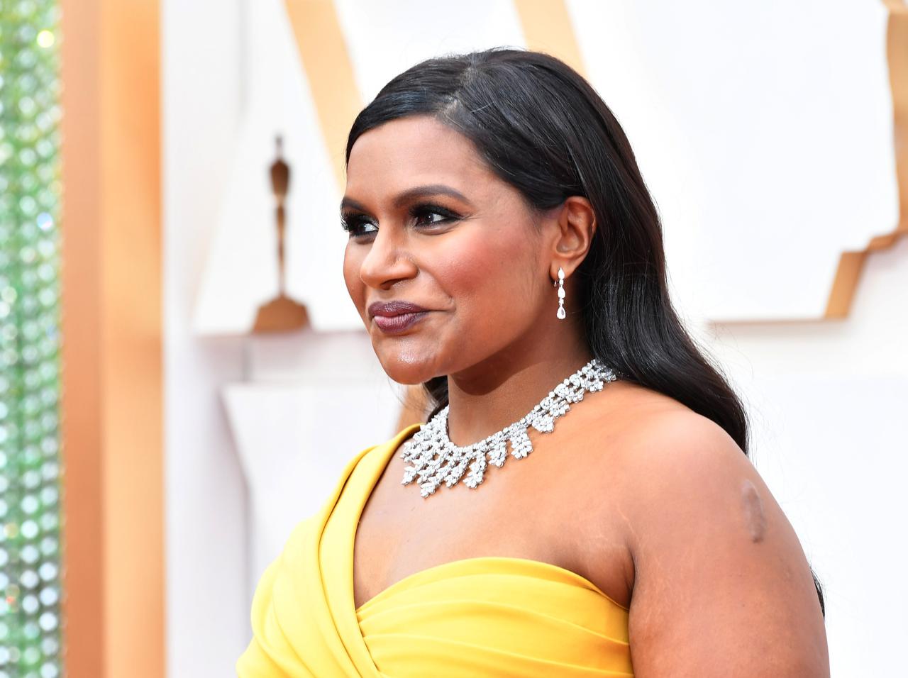 160億円の首飾りを再現！ミンディ・カリング、アカデミー賞に「宝石専用の警備員」を同伴して登場