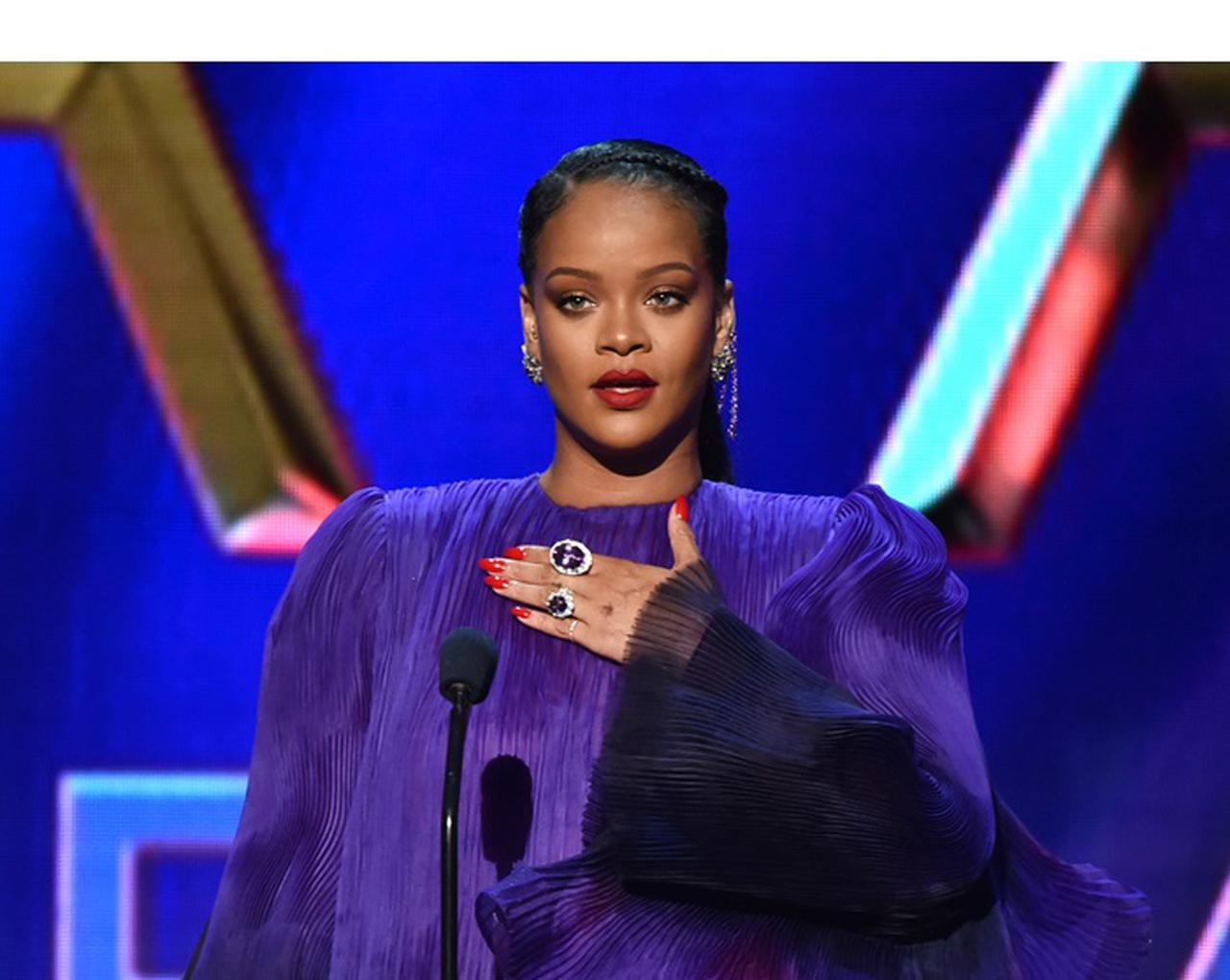 リアーナ、「私たちは一緒ではないと世界を修復することができない」拍手喝采のスピーチを全訳