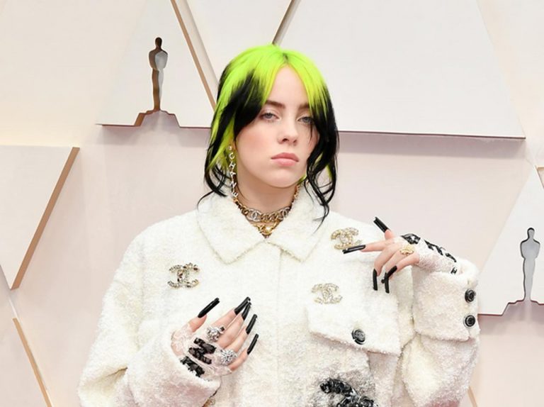 ビリー・アイリッシュ、生放送でカメラにすっぱ抜かれた「表情」にザワつく【アカデミー賞授賞式】