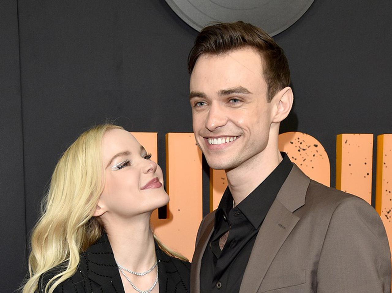 ダヴ・キャメロン＆トーマス・ドハーティ、ラブラブの秘訣は“大金を使わず”すること