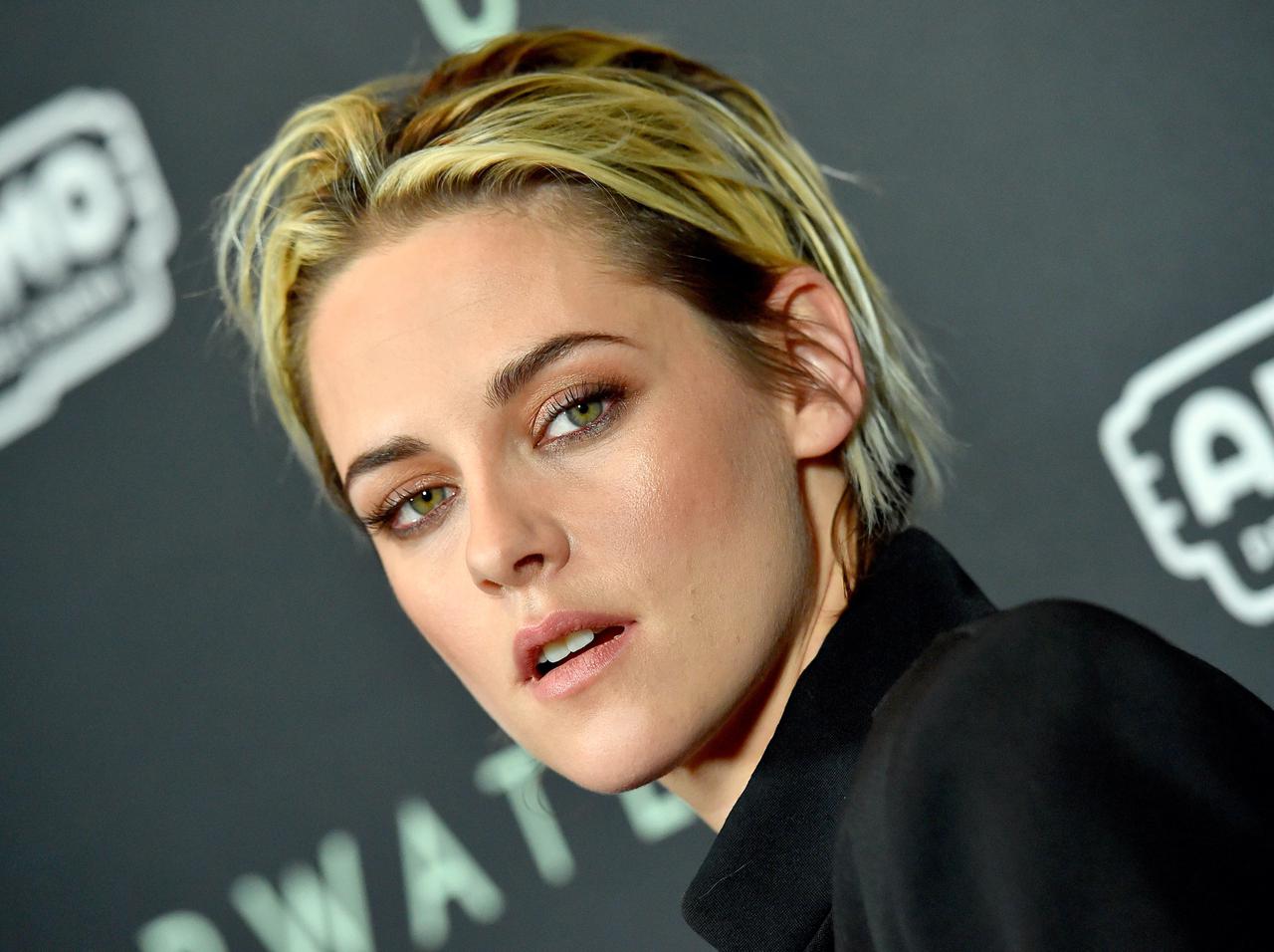 クリステン・スチュワートが『チャリエン』で演じたキャラクターは「間違いなくゲイ」