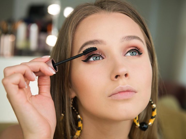 マスカラ選びで損してる?「ブラシの形」が重要なワケ