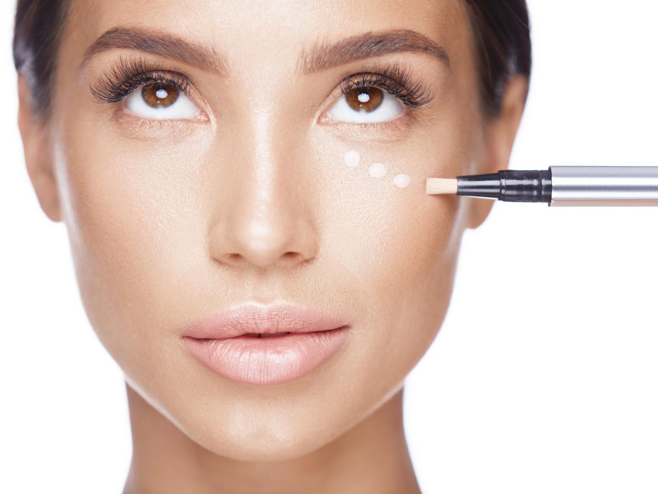 マイナス5歳見え!クマ、シワを目立たせない「目元コンシーラー」の塗り方