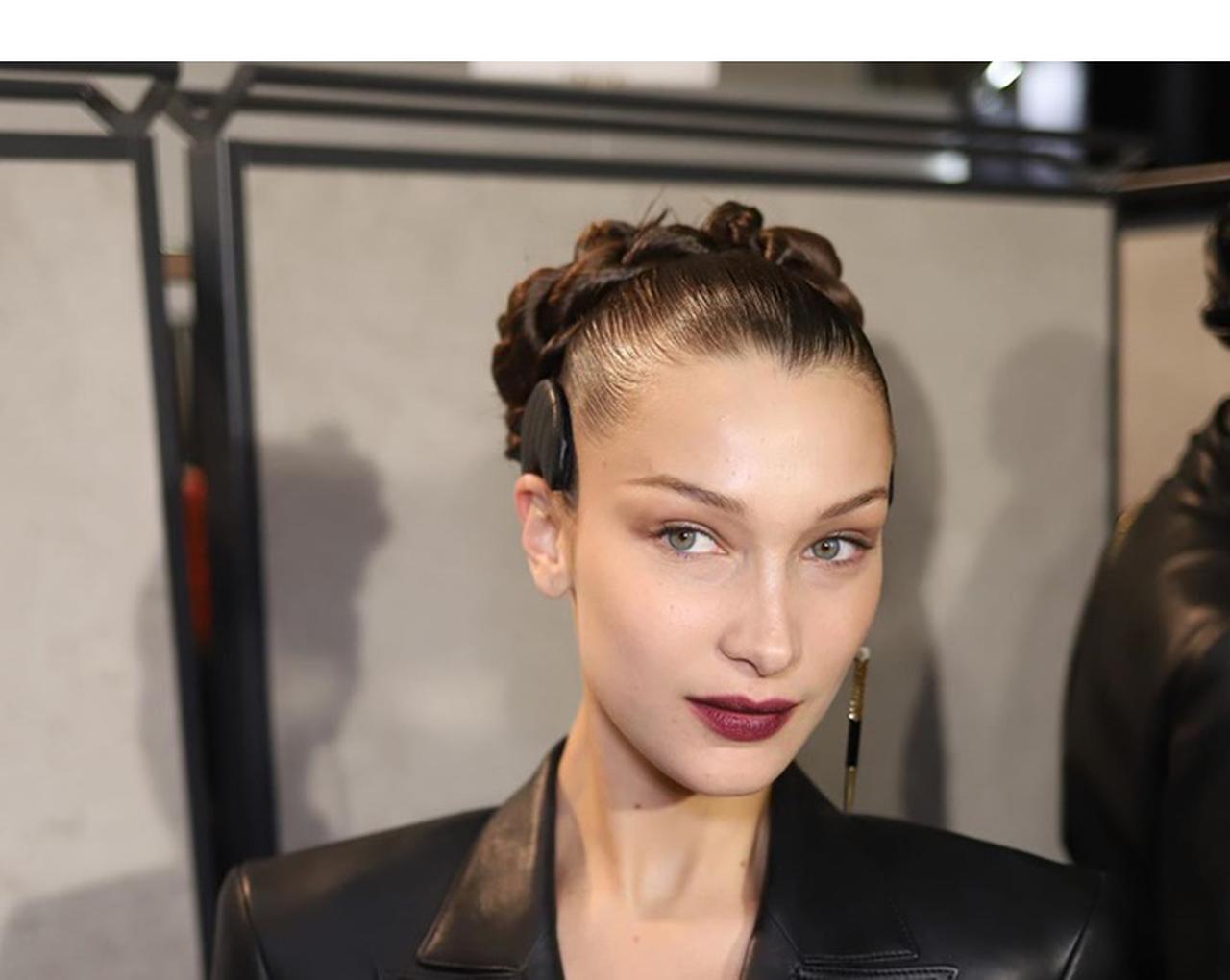 フェンディ、「後頭部カチューシャ」が異次元すぎて注目の的