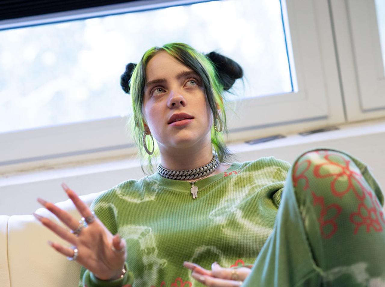 ビリー・アイリッシュ、ジャスティン・ビーバーの男泣きに“もらい泣き”