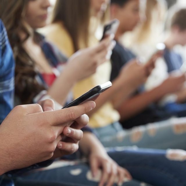 インスタグラムで「コロナウイルス」の“ハッシュタグ”を検索すると…？デマ対策を導入