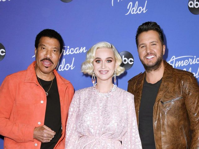 ケイティ・ペリー、収録現場で「ガス漏れ」が発生し地面に倒れ込む