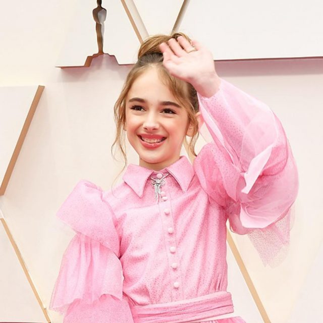 『ワンハリ』10歳子役ジュリア・バターズ、人生初のオスカーに「持参したもの」が微笑ましい