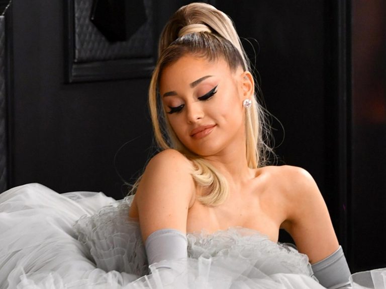 アリアナ・グランデ、キュートなドレス姿で挑んだ撮影の「裏側」がもっと可愛い