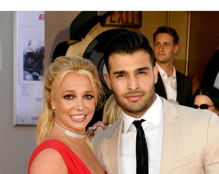 ブリトニー・スピアーズが脚を骨折、恋人がギプスに書いたメッセージとは?