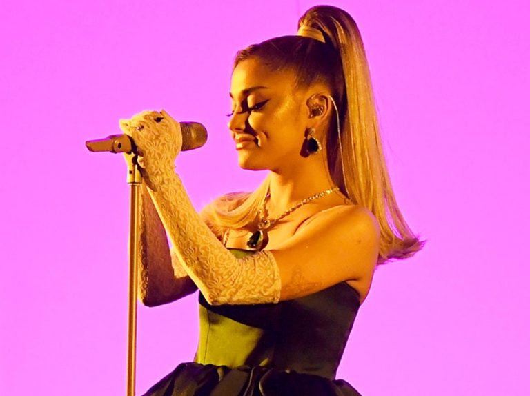 アリアナ・グランデ、友人との「カラオケ」風景がさすがプロ