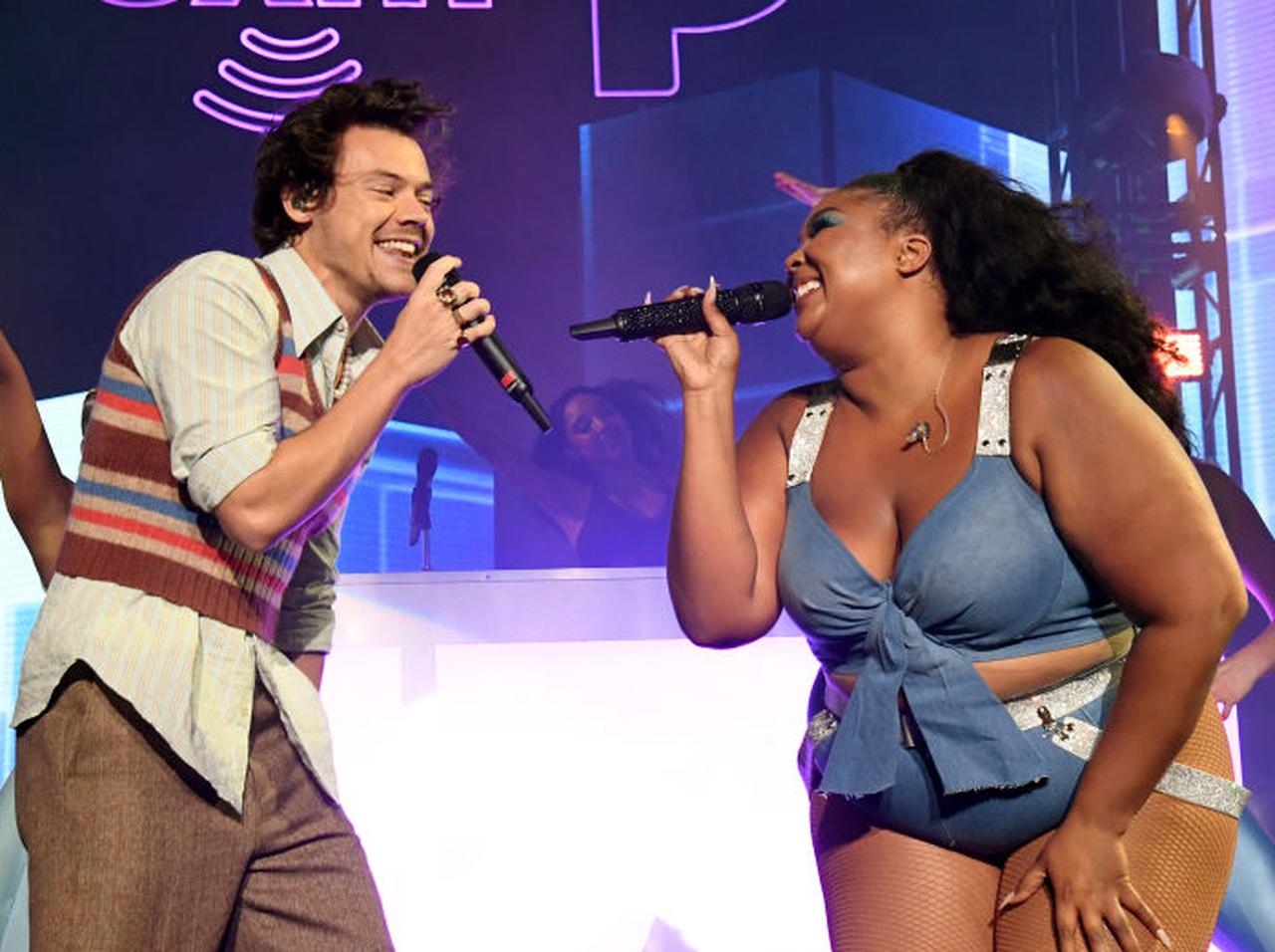 ハリー・スタイルズがリゾのライブにサプライズ登場!極上コラボが実現