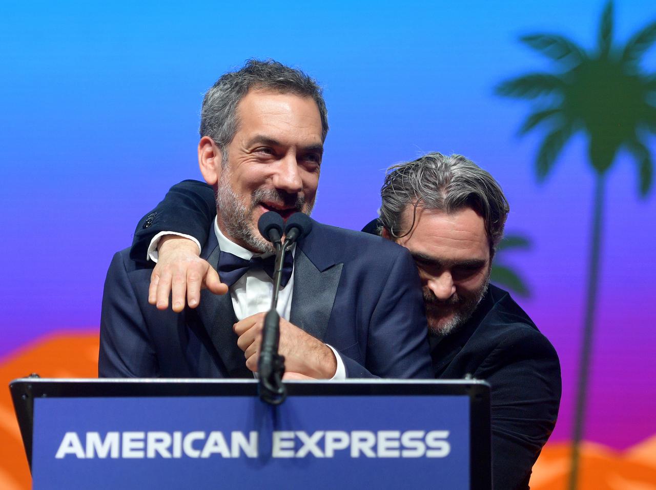 『ジョーカー』ホアキン・フェニックスとトッド・フィリップス監督「撮影最終日」の感動写真を公開