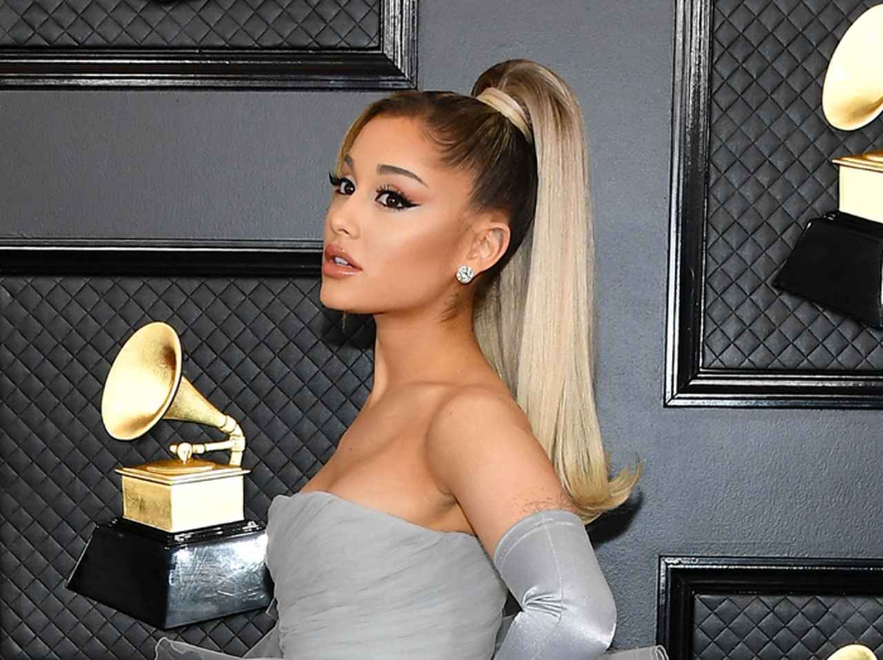 アリアナ・グランデ、「新恋人」とウワサされてきた男性と腕を組んでお散歩