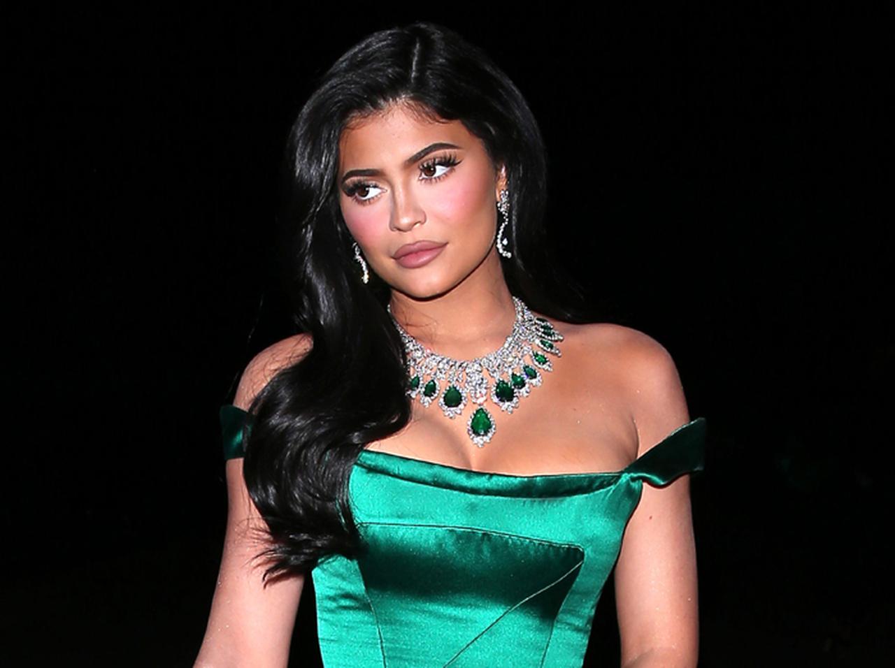 カイリー・ジェンナー、「ディズニーランドに行く時の服装」がさすが億万長者