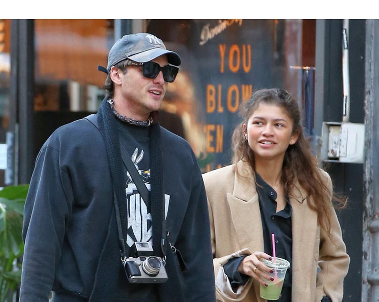 ゼンデイヤ、ウワサの恋人ジェイコブ・エロルディと彼の母国を一緒に訪問