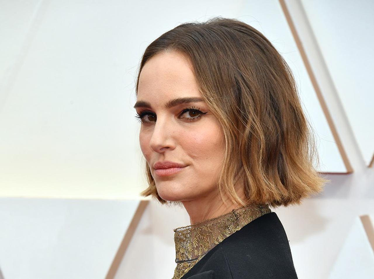 ナタリー・ポートマン、DIORのドレスに「ノミネートされなかった」女性たちを刺繍【オスカー2020】