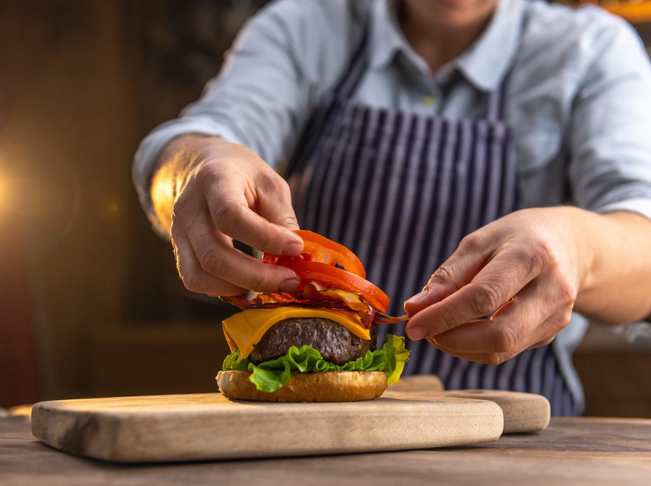 バーガーキング、バレンタインデーに「元恋人の写真」を持っていくと…