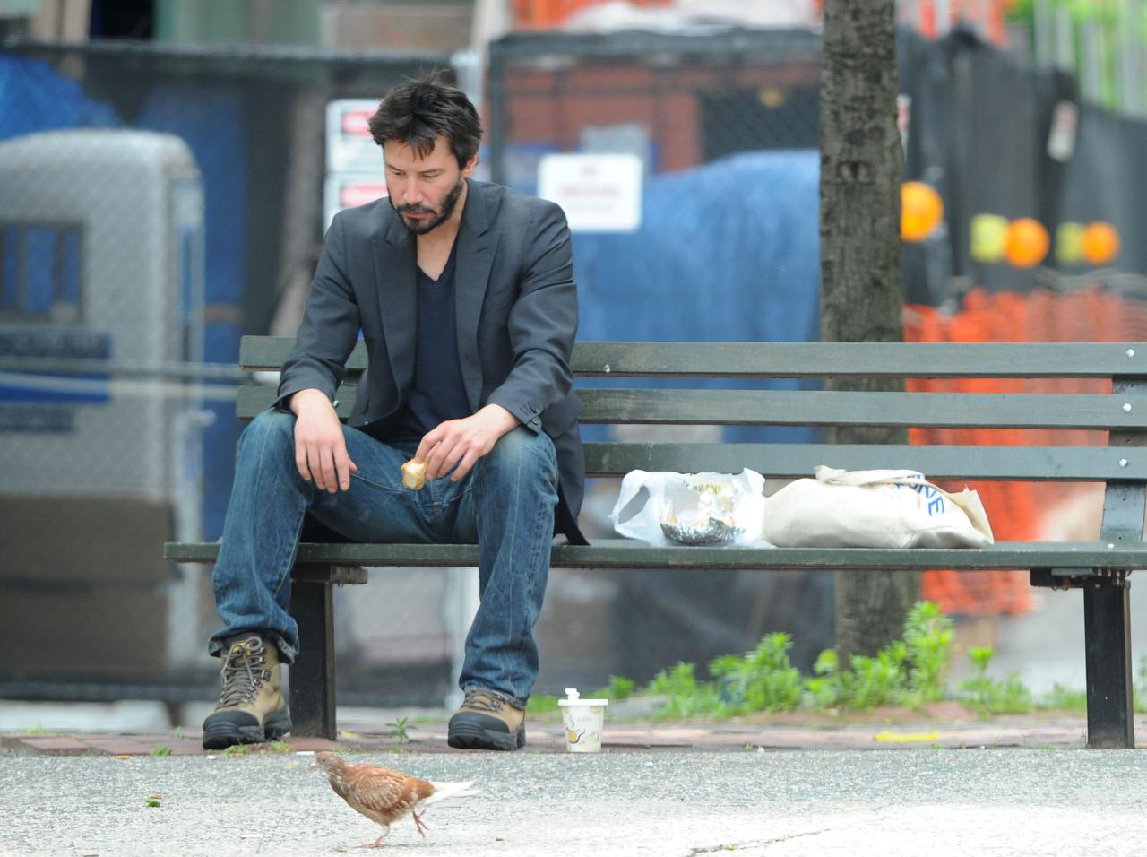 キアヌ・リーブス、国が推奨する「教科書」に『フォトショ』されていることが発覚し大騒ぎに