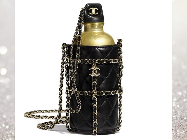 シャネルが販売する「63万円」のウォーターボトルが飛ぶように売れる