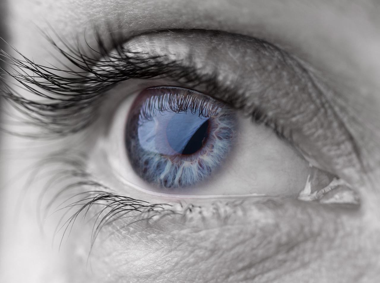 『眼球』に「タトゥー」を入れた女性が失明、白目にタトゥーを入れて発生した事件はこれまでにも